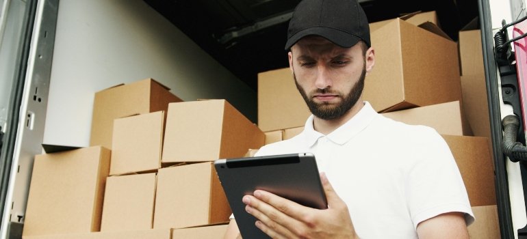 one of the movers Castle Hills TX doing inventory 