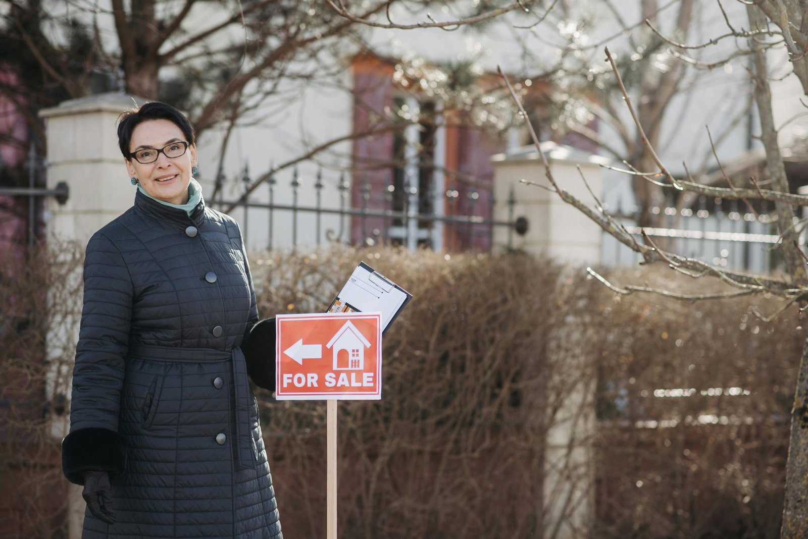 A woman selling a home.