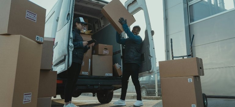 Movers Kerrville TX packing boxes.